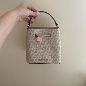 Michael Kors Mercer Pink Small Bucket Bag / Purse